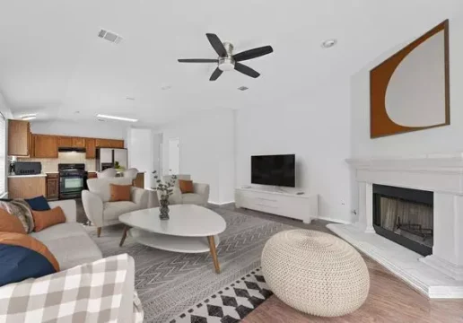 Spacious & comfy Willow Run home by Mills Pond