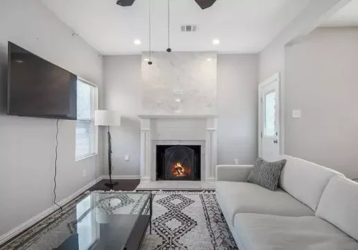 Vibrant North Oak Cliff home near great shopping & dining