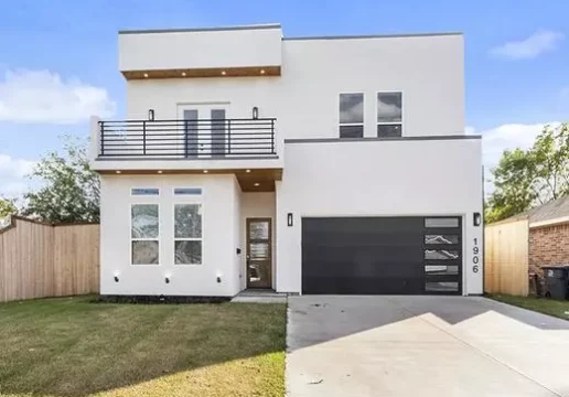 New West Dallas home with rooftop balcony near Trinity Groves
