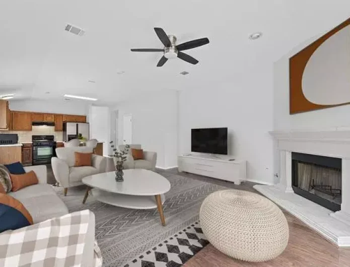 Spacious & comfy Willow Run home by Mills Pond