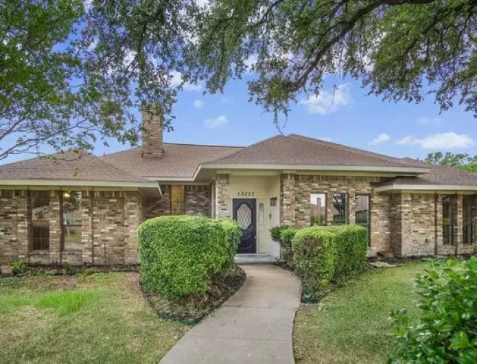 Spacious Richland Park Estates home with backyard and patio