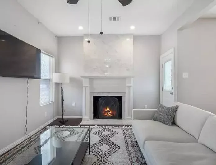 Vibrant North Oak Cliff home near great shopping & dining